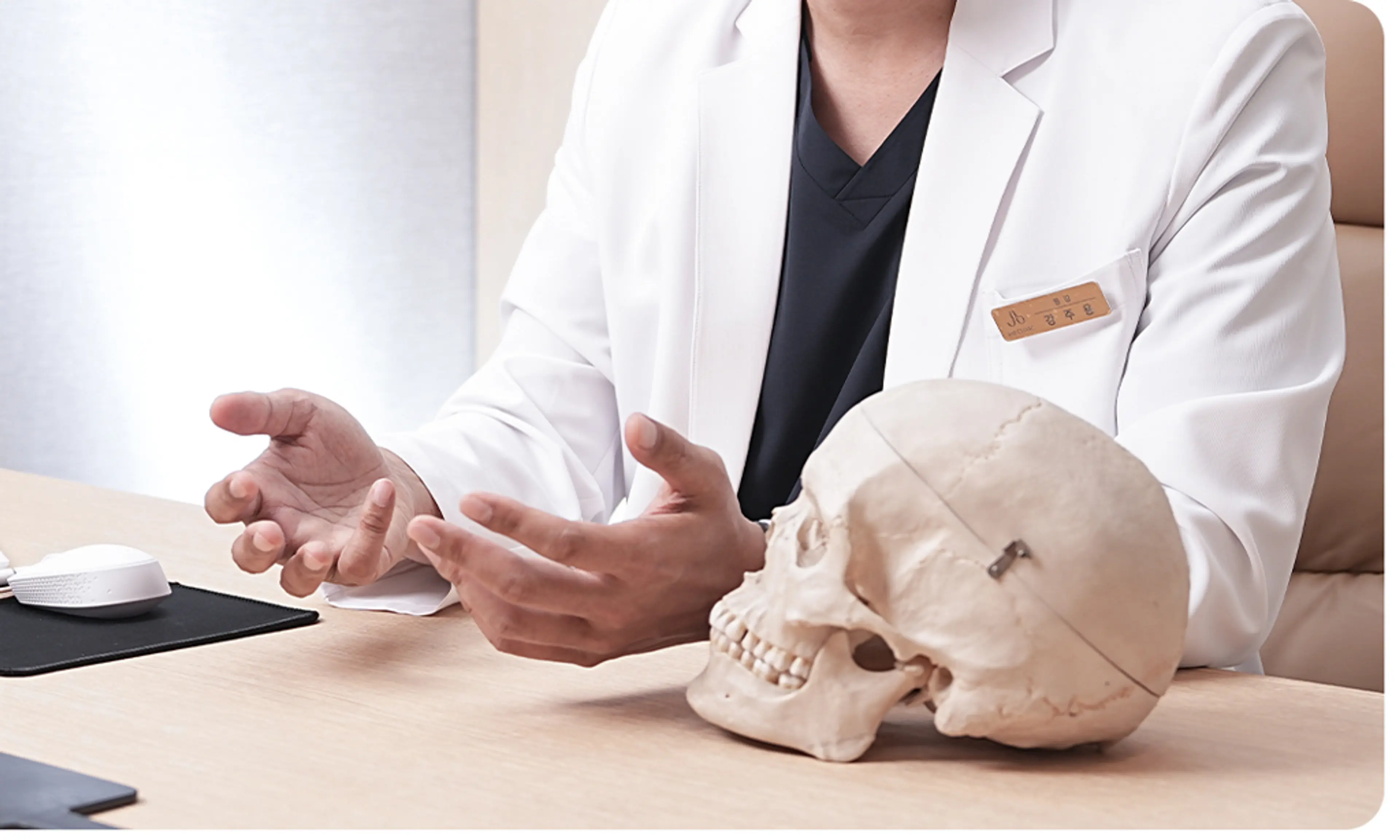 Dr. Ju-yong Kang reviewing nasal anatomy during surgical planning at JNB Clinic