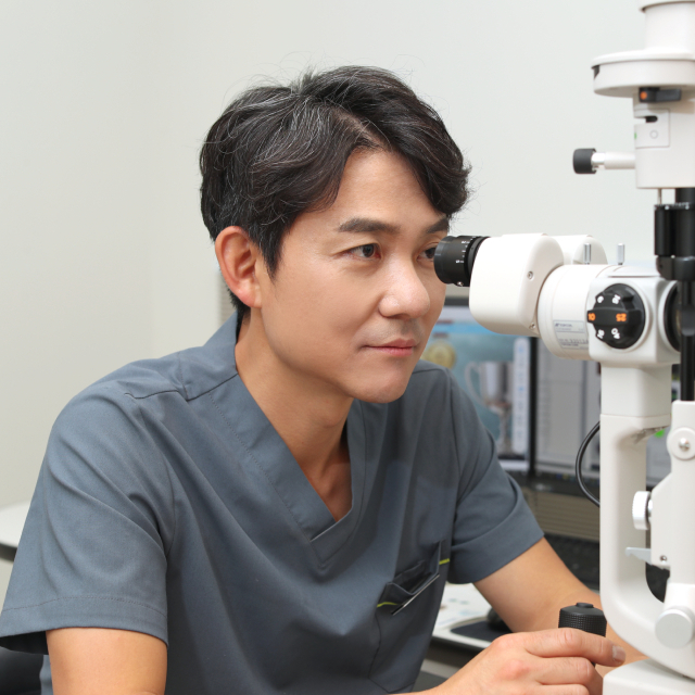 Dr. Kim Jun-heon, Chief Director of Gangnam Joeunnun Vision Clinic