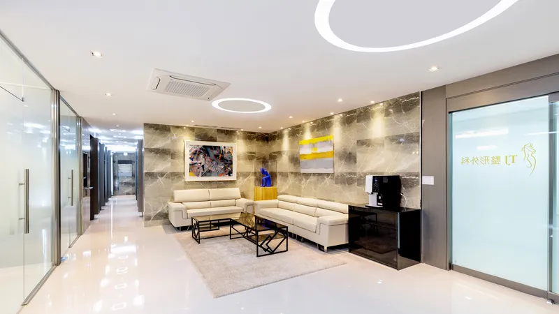 TJ Plastic Surgery Interior
