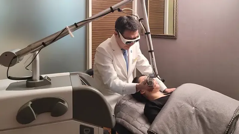 TAE Plastic Surgery Clinic-ийн ерөнхий захирал, Dr. Kim Ki-tae.