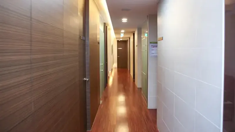 TAE Plastic Surgery Clinic-ийн коридор.